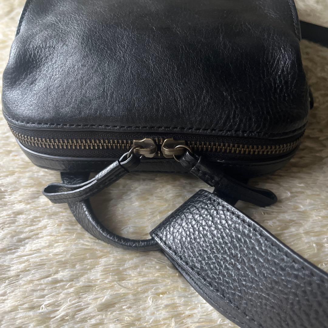 極美品　マザーハウス　カゼマトウ　 クロスバッグ レザー ボディバッグ シボ革