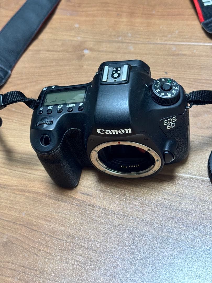 【動作確認済】Canon EOS 6D ボディー ＋ おまけストロボ付