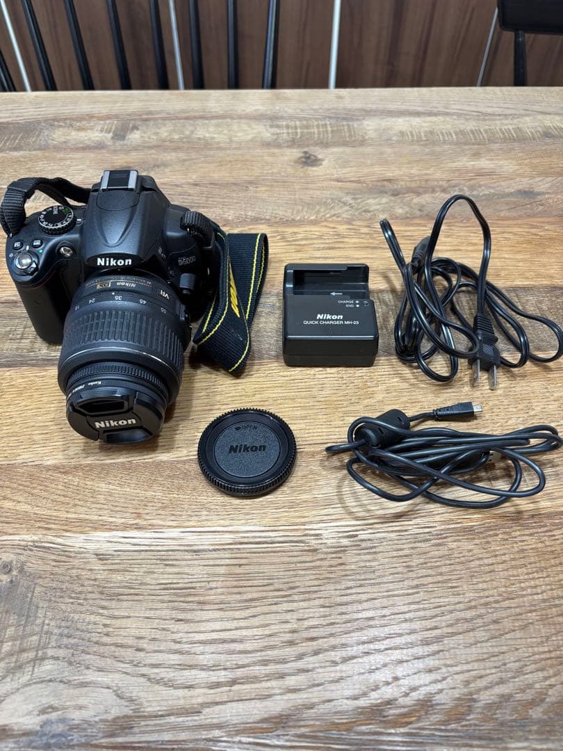 【美品】Nikon D5000 完動品　デジタル一眼レフカメラ