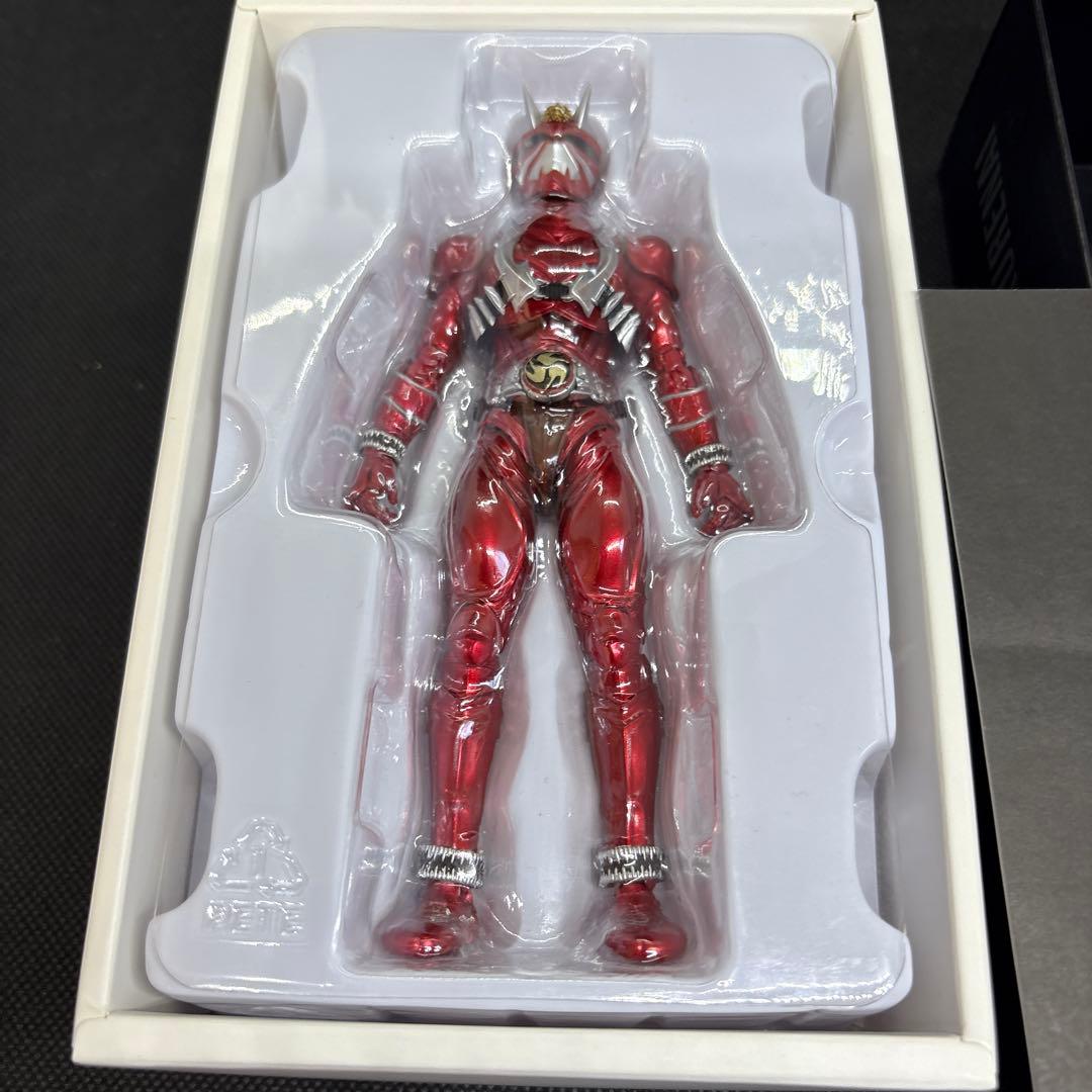 希少　BANDAI SHF 真骨彫　仮面ライダー　響鬼紅