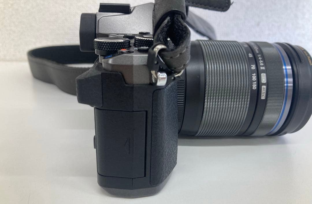 OLYMPUS オリンパスOM-D E-M5II ミラーレス一眼カメラ ブラック