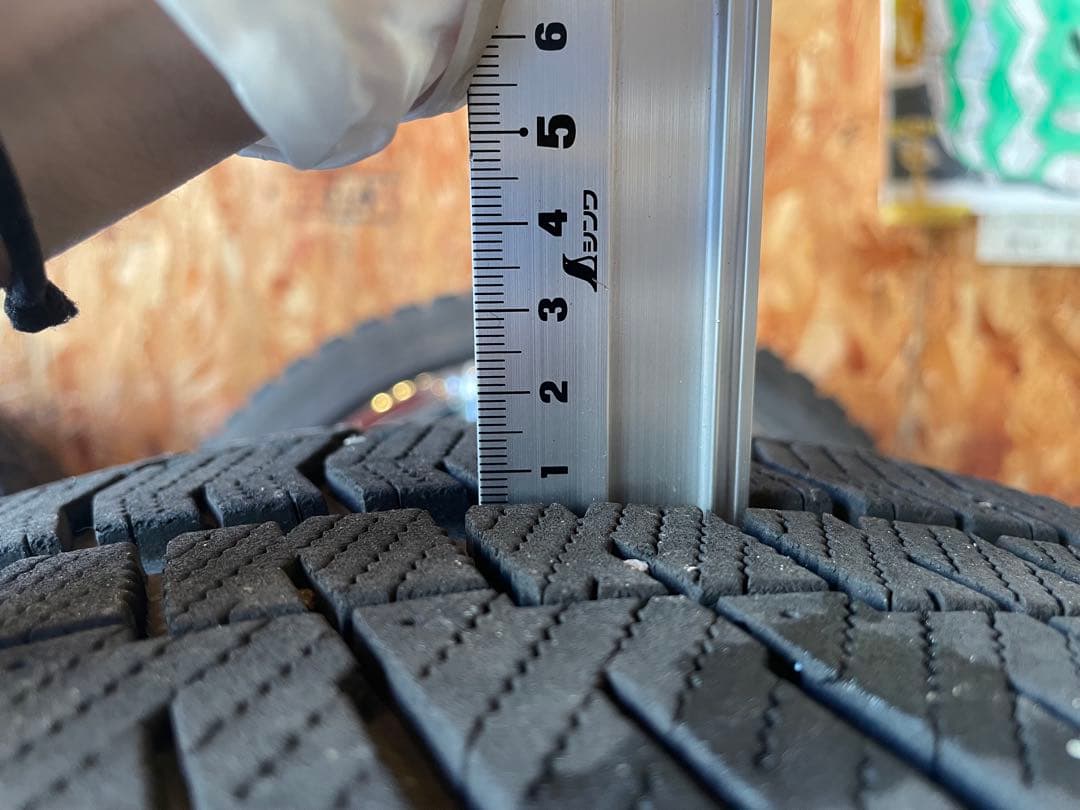 225 45 18 スタッドレスタイヤ ブリザック　dolce DC2