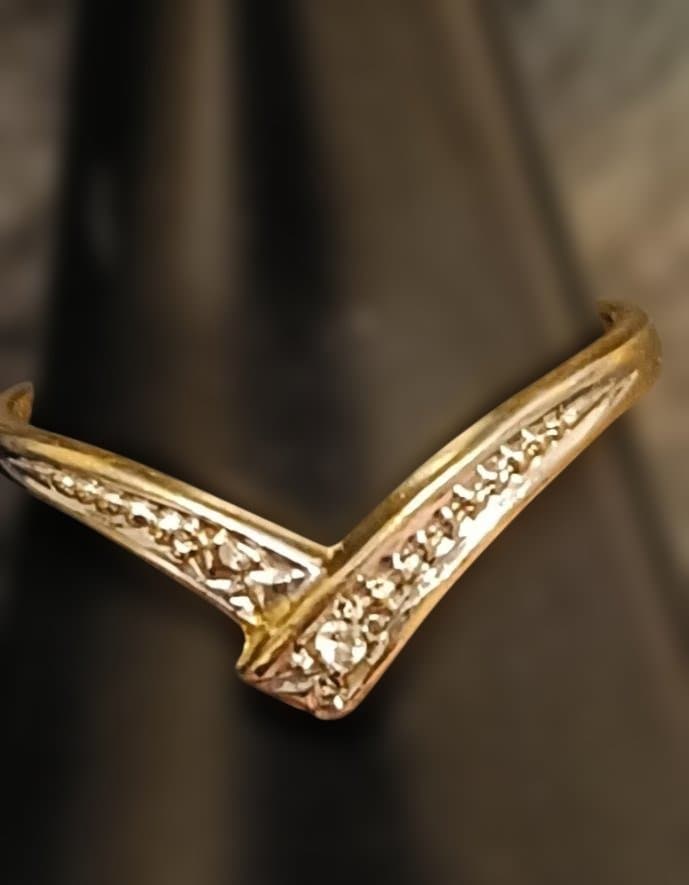 18K ゴールド V字型リング