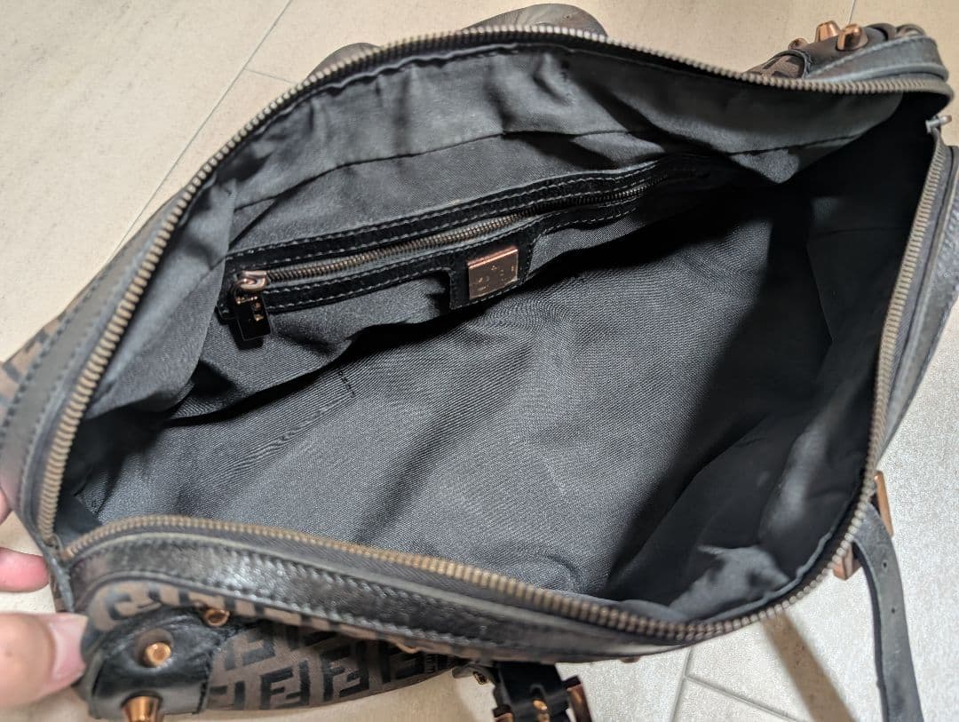 FENDI ズッカ スタッズ付き ミニボストンバッグ 8BL006