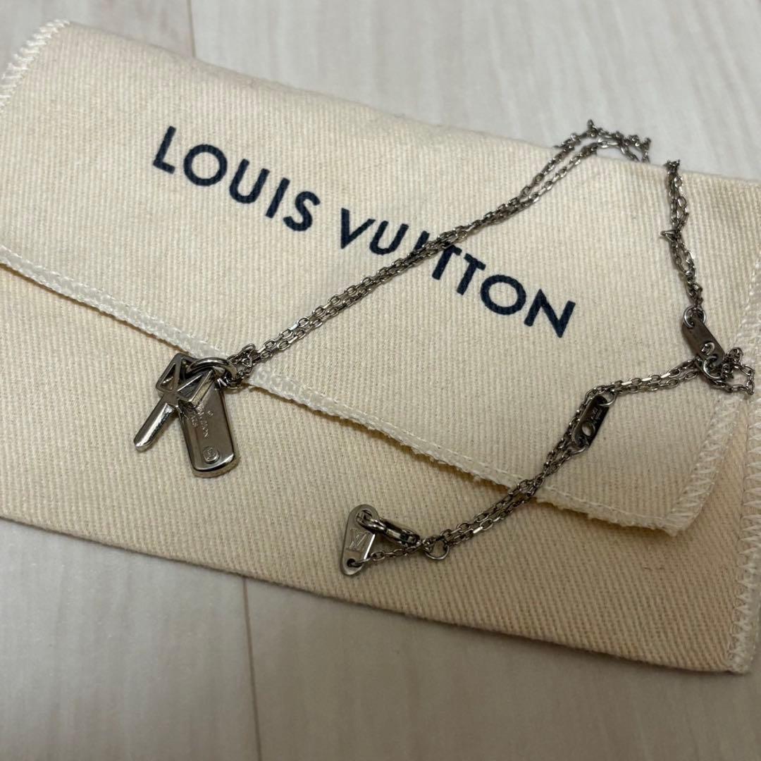 ルイヴィトン コリエ チャームズ Vスクエア ネックレス　メンズ