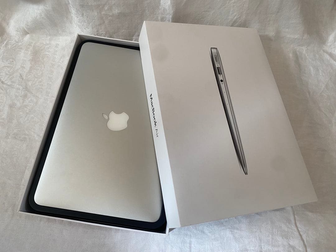 MacBook Air 11-inch A1465 初期化済み 充電器・箱付き