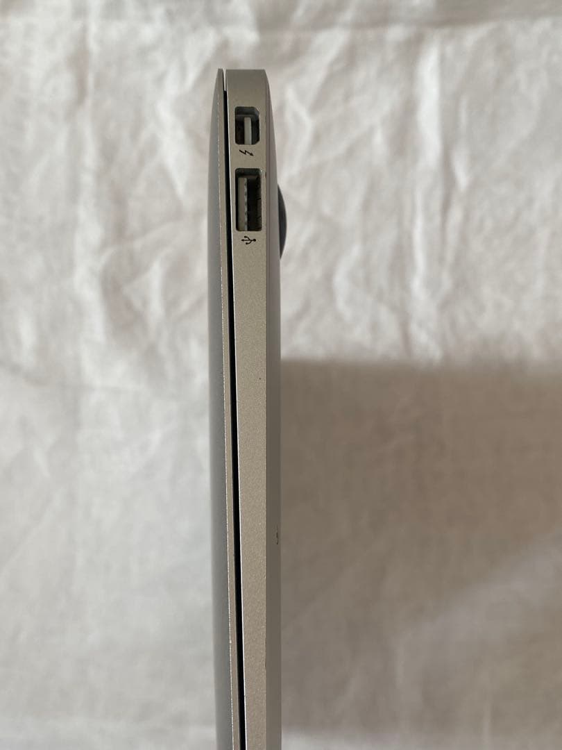 MacBook Air 11-inch A1465 初期化済み 充電器・箱付き