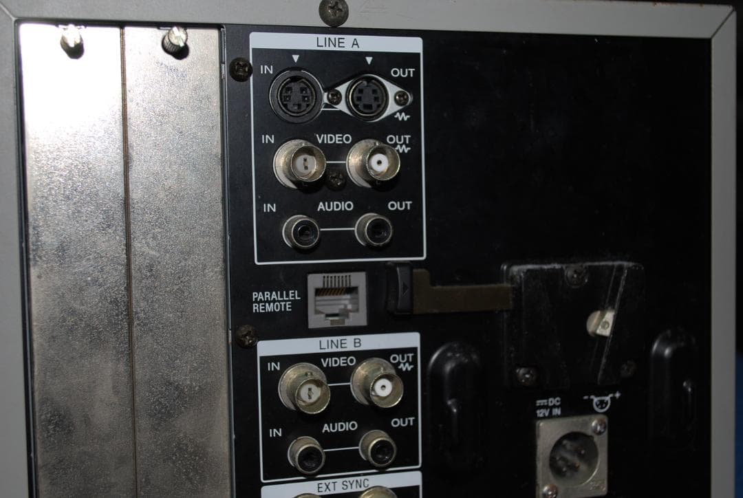 ソニー業務用トリニトロンモニターPVM-9L2中古ジャンク品の出品です。