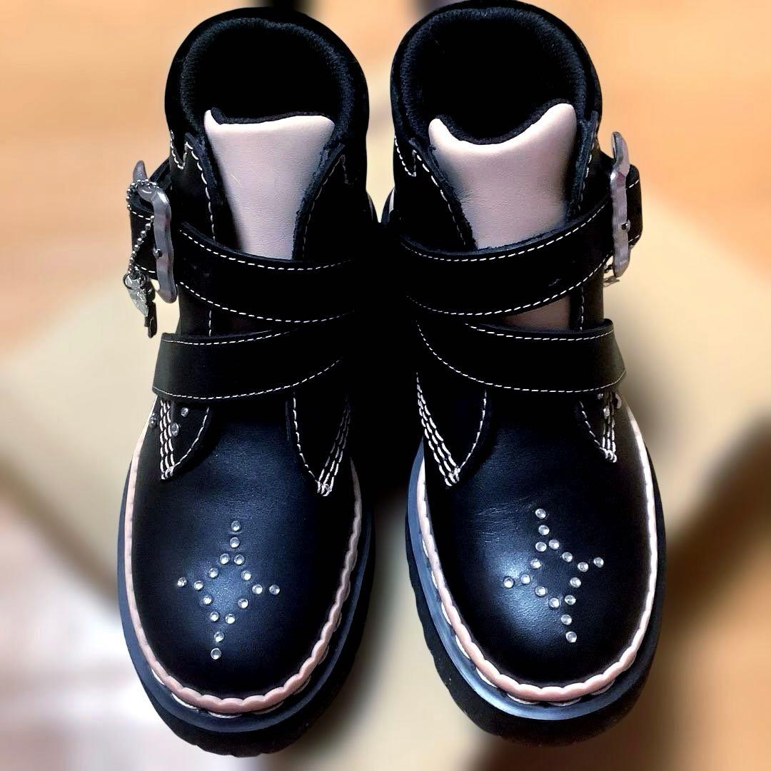 Dr. Martens バレンタイン限定品キラキラ可愛いスタッズブーツ交渉あり。