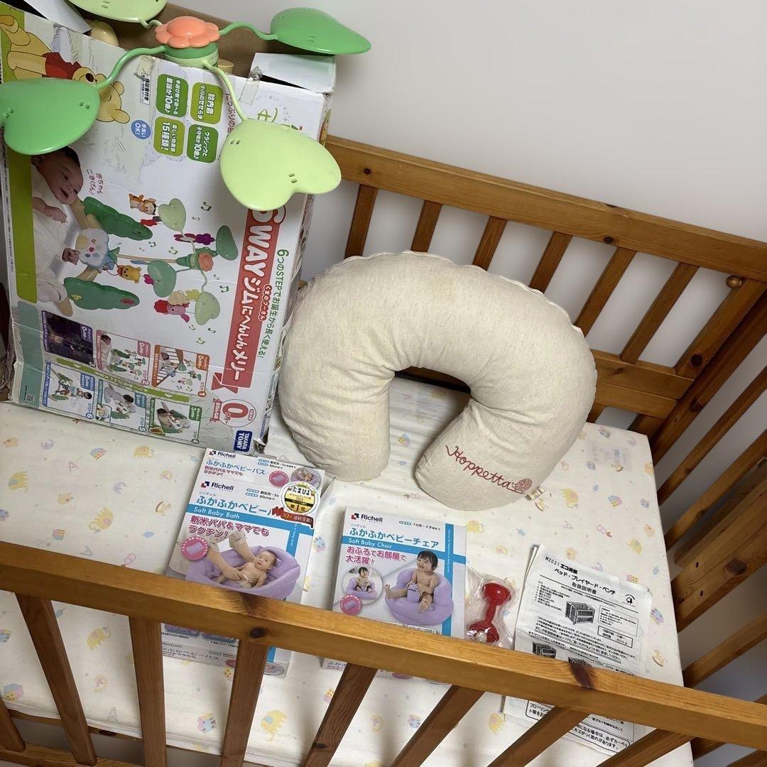 柵やベンチになるベビーベッド➕ジムに変身メリー➕授乳クッション➕お風呂グッズなど