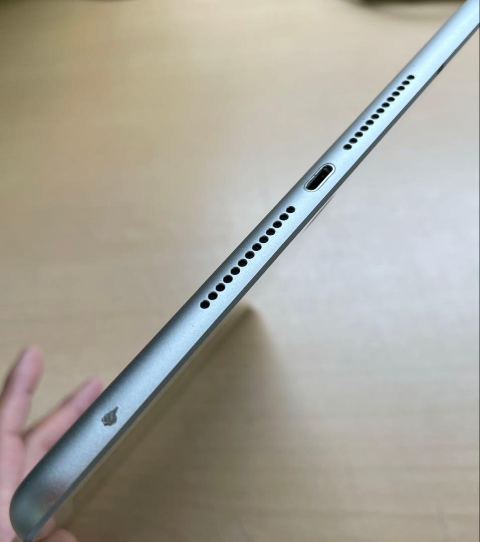 iPad 第6世代　A1893　Wi-Fiモデル　シルバー　32GB #1