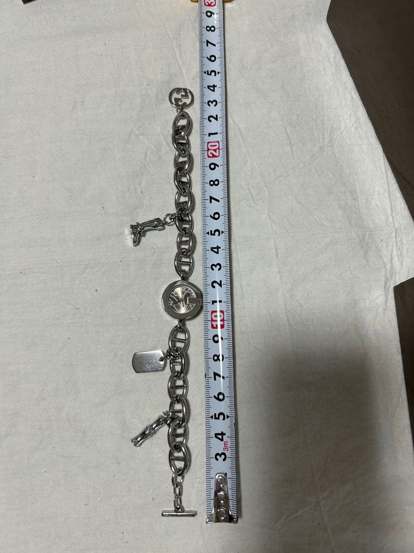 【お値下げ中美品】GUCCI チャーム付きチェーンブレスレットレディース腕時計