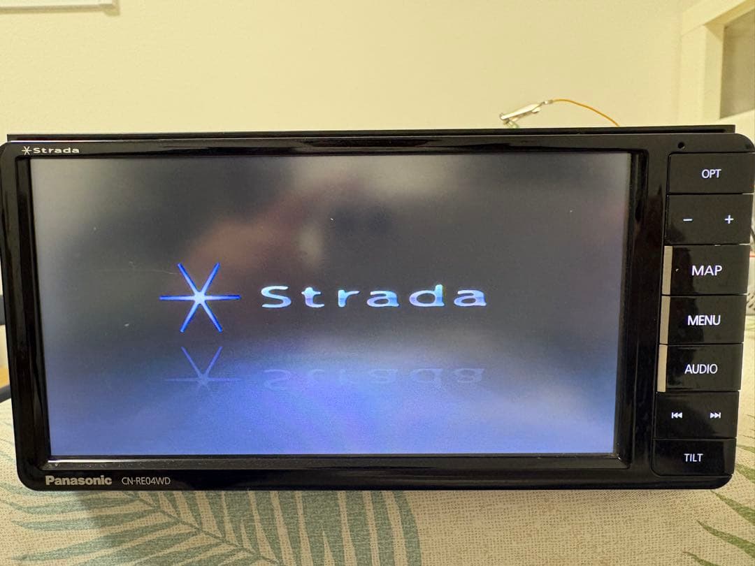 ★ストラーダPanasonicカーナビCN-RE04WD★送料無料