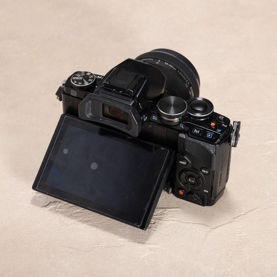 OLYMPUS OM-D E-M10 ダブルレンズキット スマホ転送OK