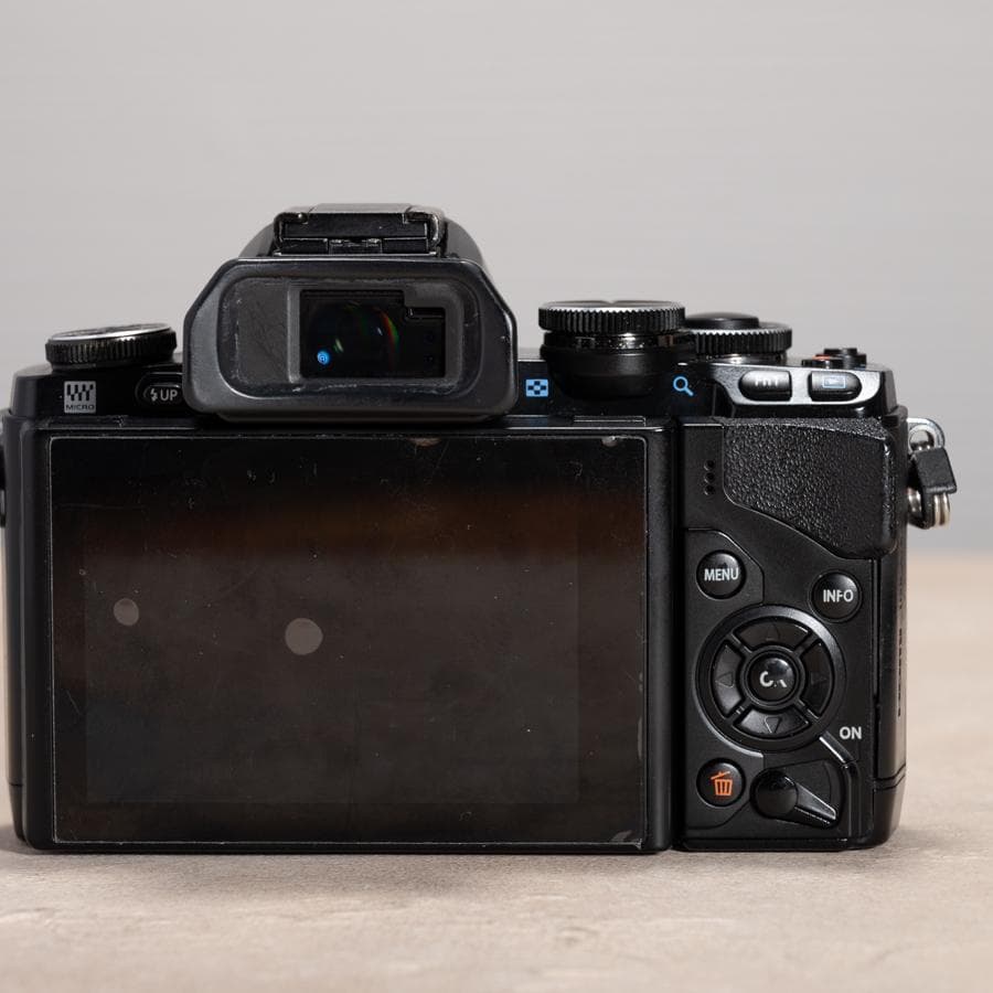 OLYMPUS OM-D E-M10 ダブルレンズキット スマホ転送OK