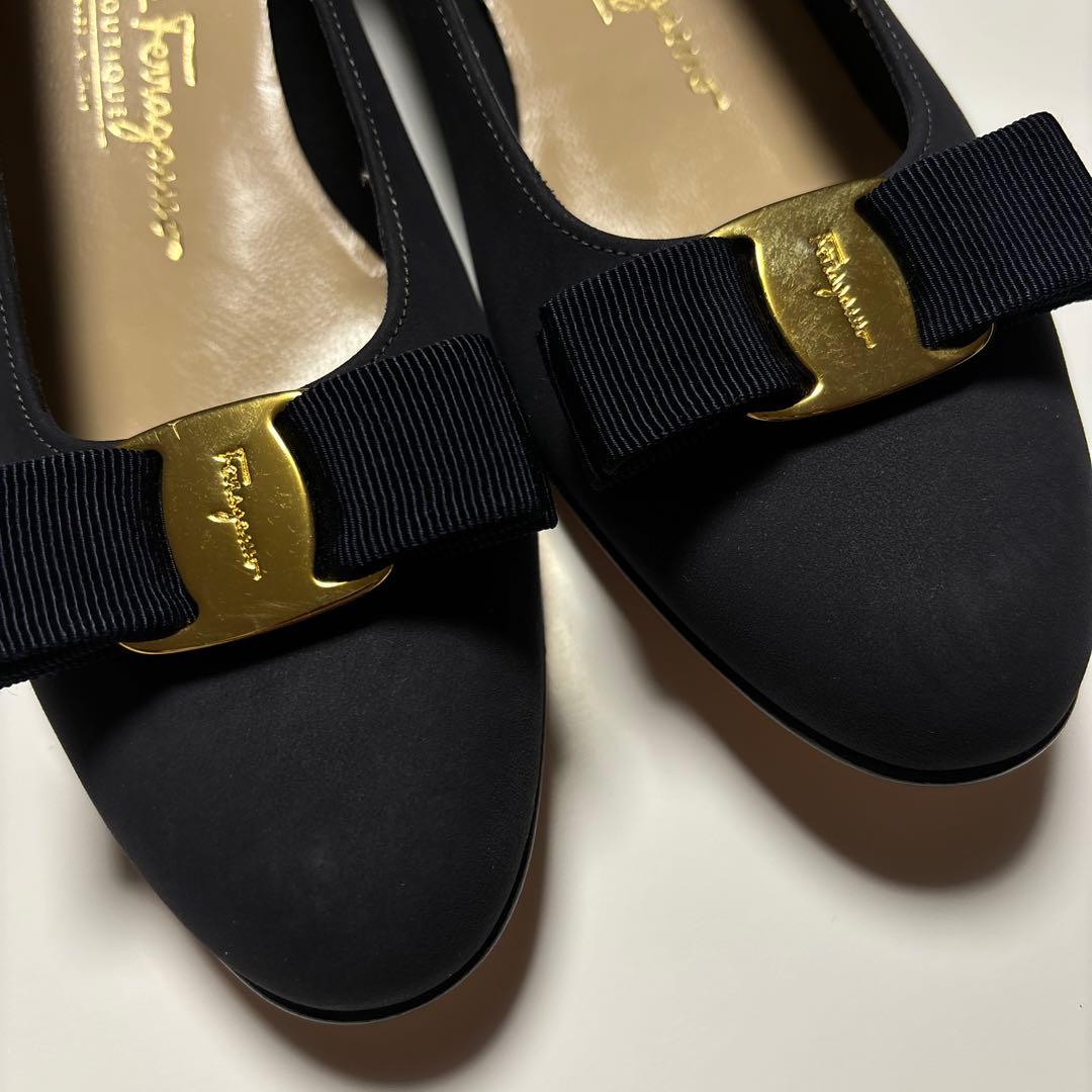 ⭐︎ サルヴァトーレ フェラガモ⭐︎ ヴァラ リボン ヌバック パンプス