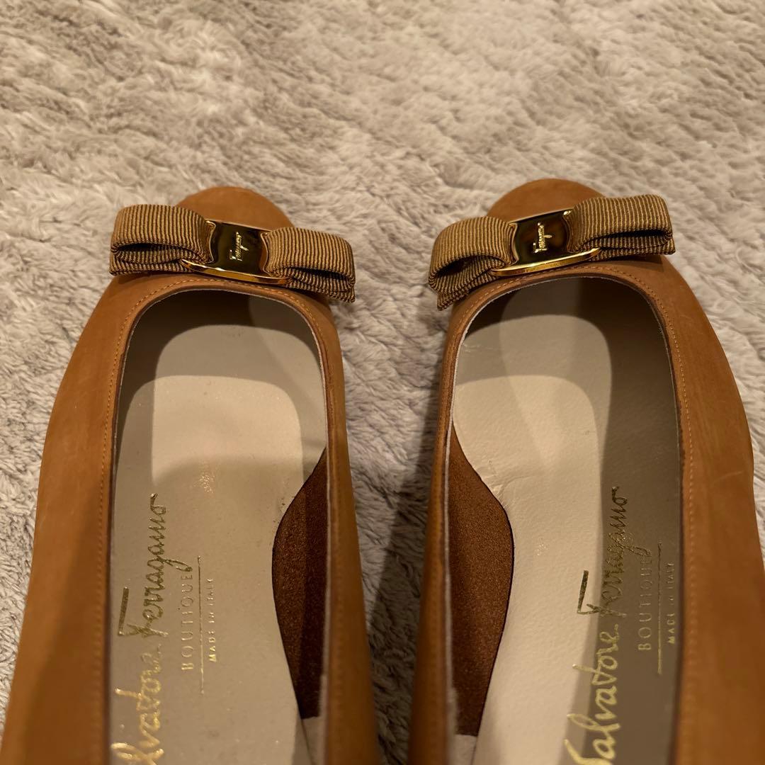 ⭐︎ サルヴァトーレ フェラガモ⭐︎ ヴァラ リボン ヌバック パンプス