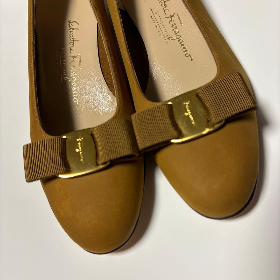 ⭐︎ サルヴァトーレ フェラガモ⭐︎ ヴァラ リボン ヌバック パンプス