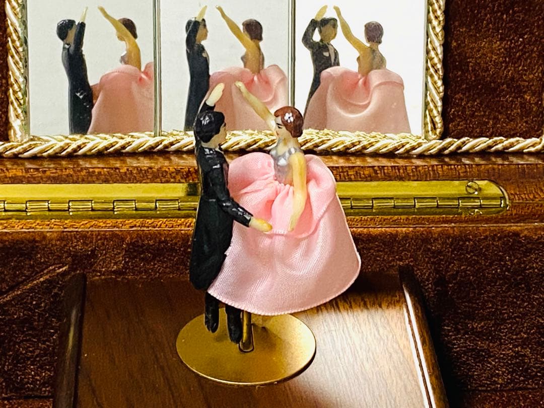 【 希少 】REUGE ダンシングカップルオルゴール付き ジュエリーボックス