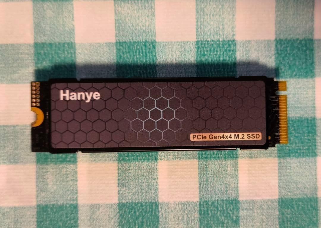 【NVMe】Hanye HE70 2TB M.2 SSD。
