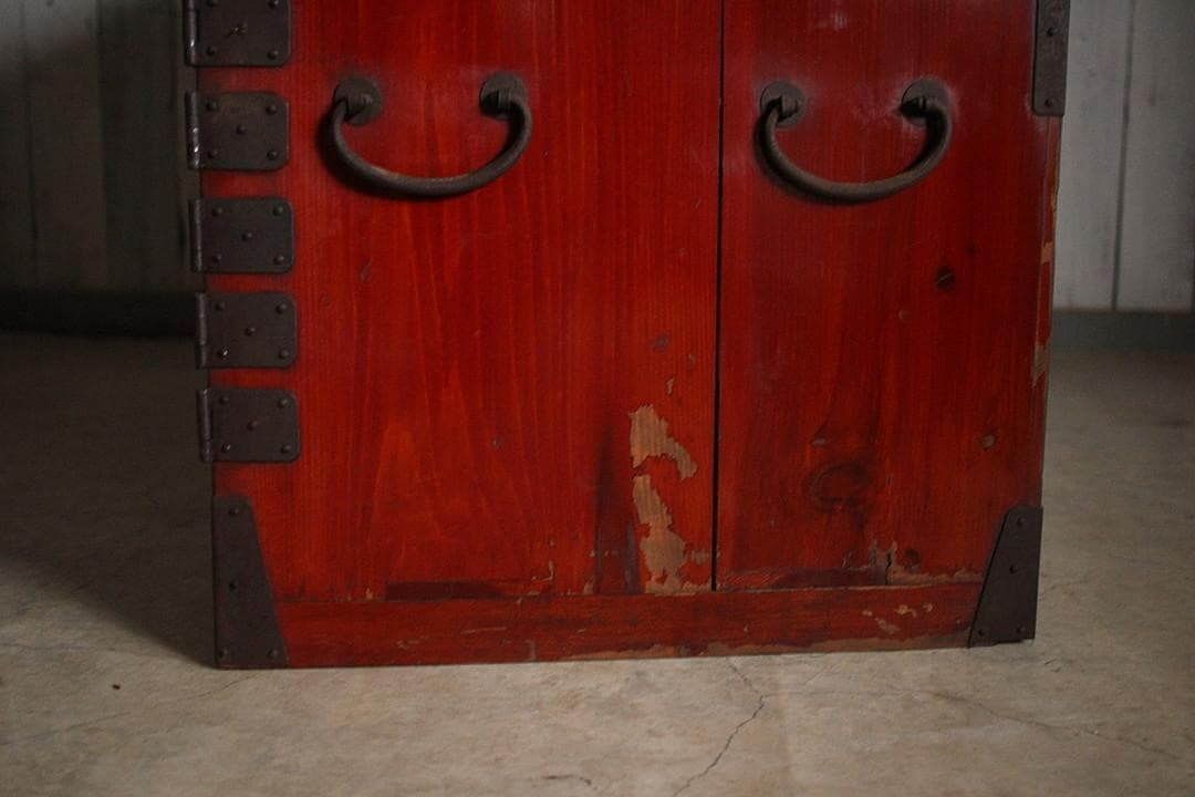 がんちゃん綺麗な打ち出し金具時代庄内箪笥　扉付き　時代箪笥　時代家具