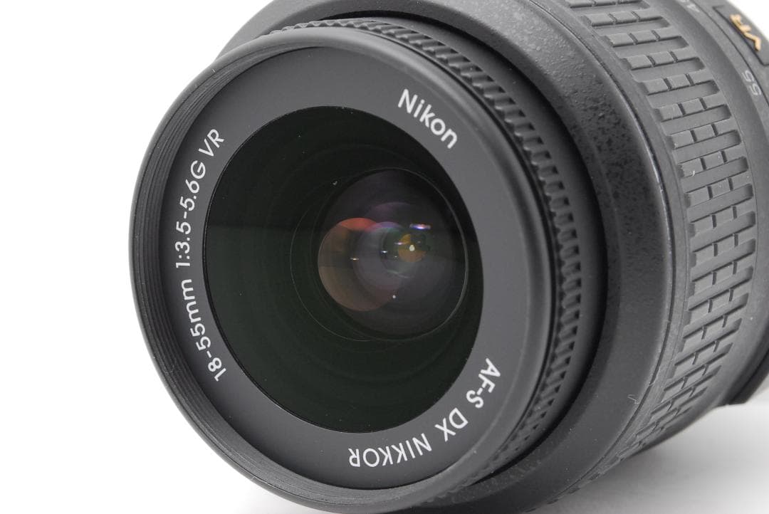 【ショット数８枚　ほぼ新品】Nikon D3200　スマホ転送　箱・付属品付き