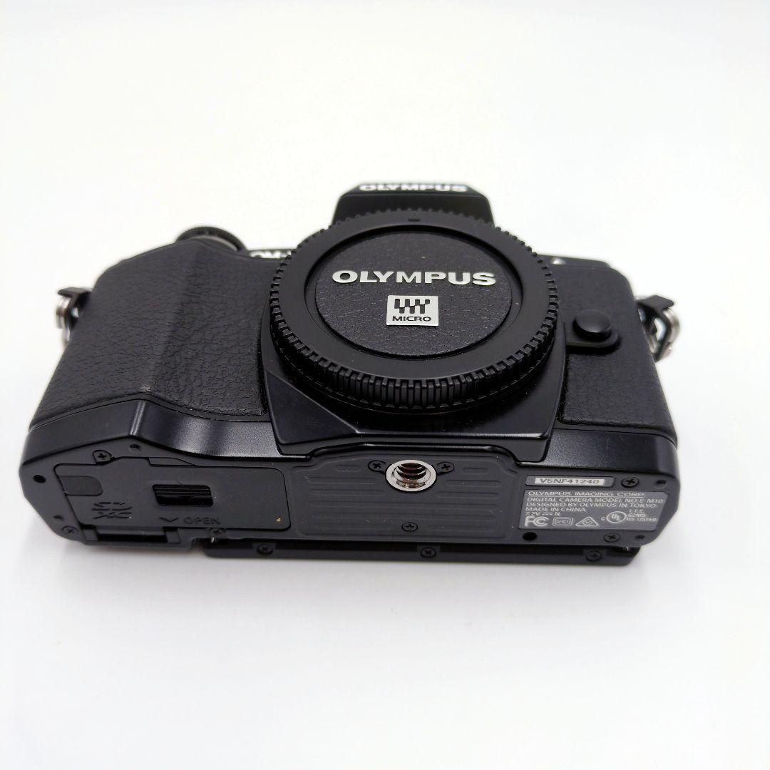 【極美品】OLYMPUS OM-D E-M10 ダブルズームキット ブラック
