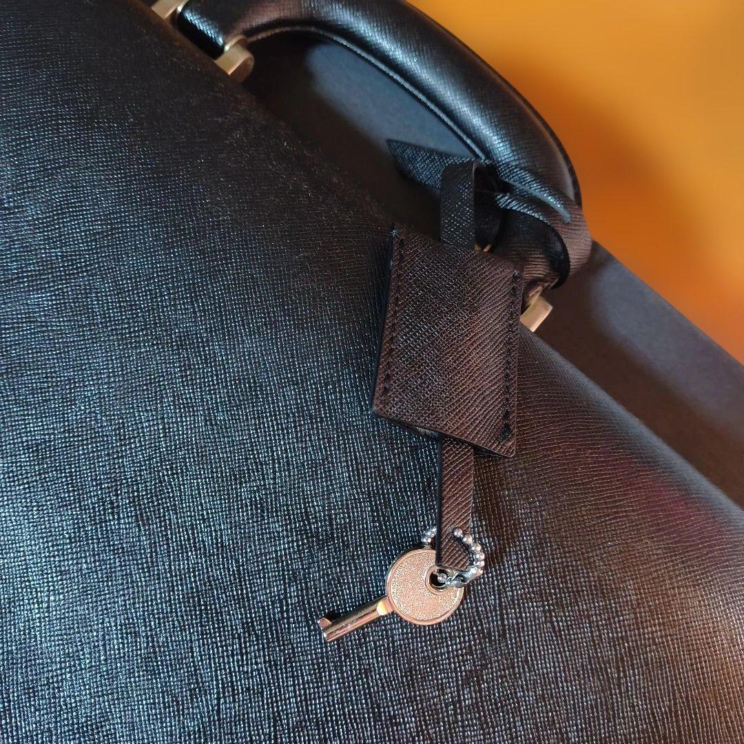 BURBERRY バーバリービジネスバッグ 鍵付きブラック