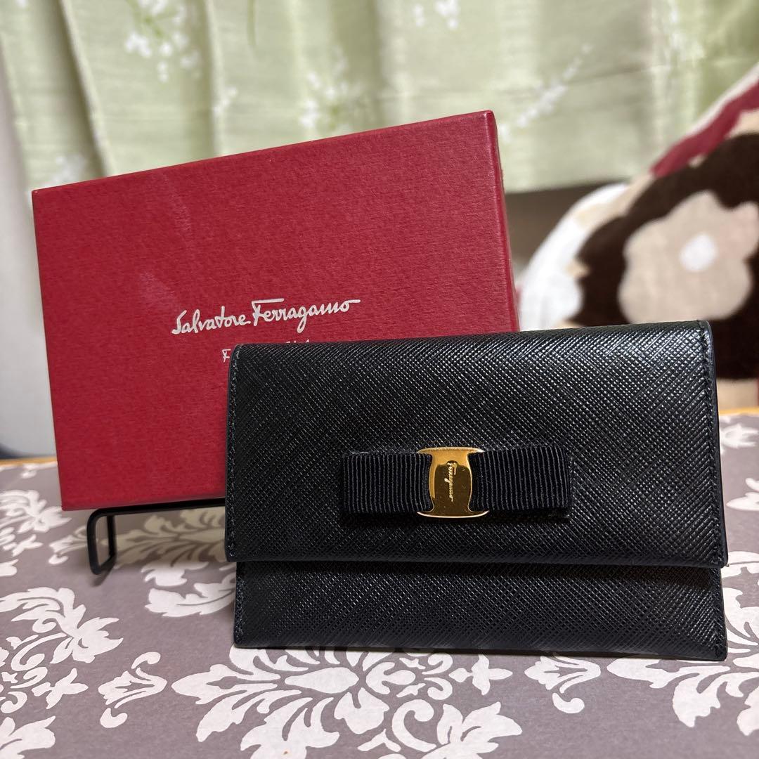 フェラガモ　ヴァラ　名刺入れ　黒