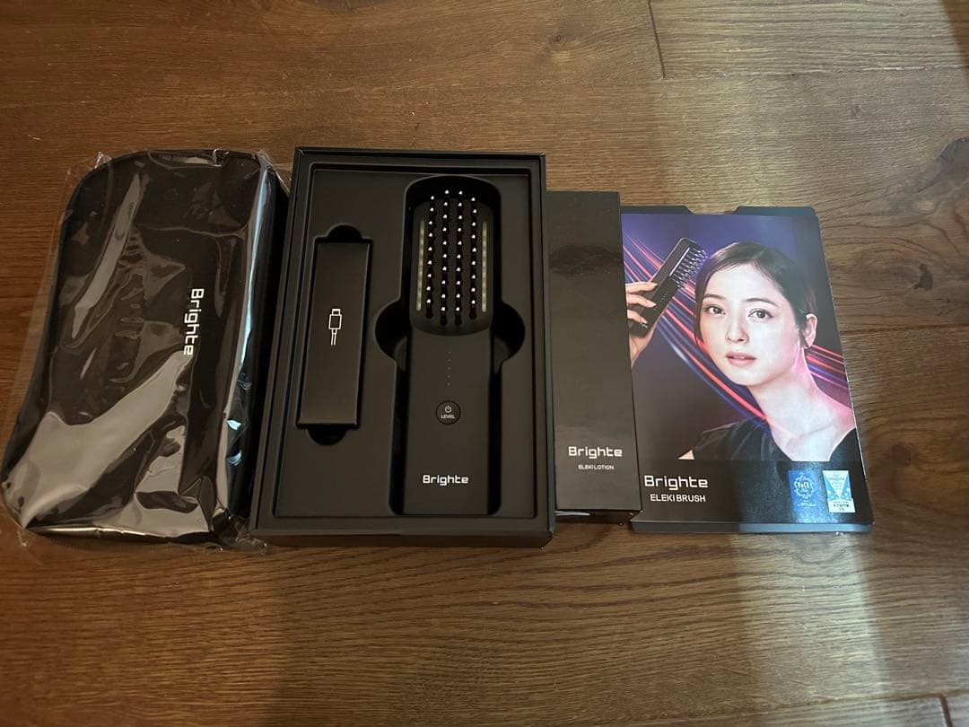 【新品未使用】ブライトエレキブラシ　美顔器　ポーチ付き