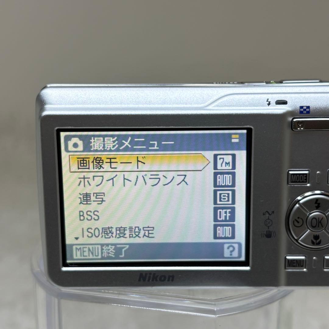 美品　Nikon カメラ　COOLPIX S200 充電器　箱　コンデジ　動作品