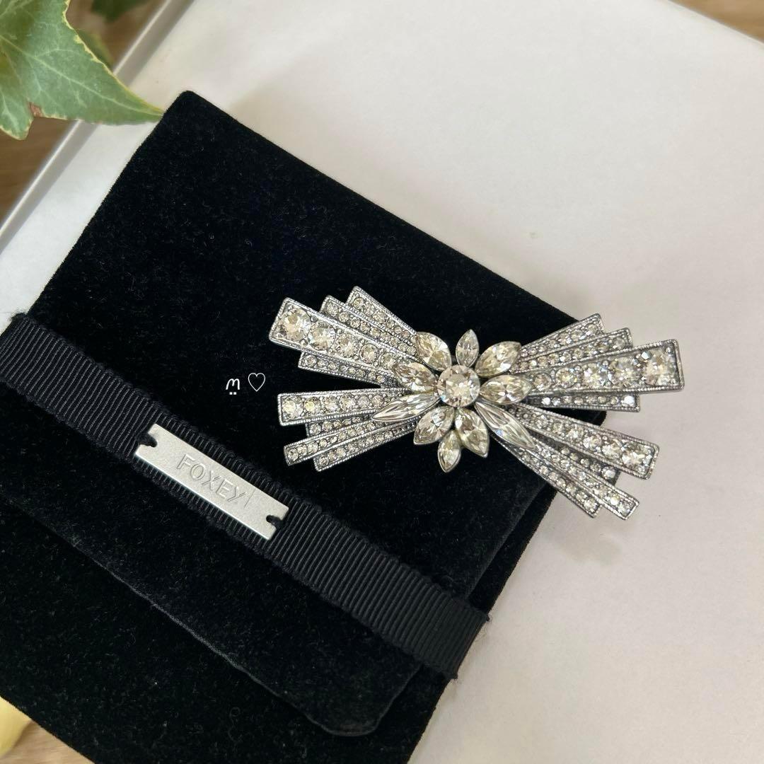 FOXEY　フォクシー　クリスタルフラワーリボンブローチ　ビジューコサージュ