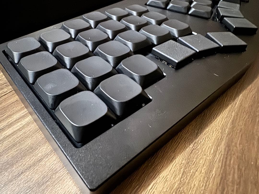 Cornelius Low-profile キースイッチ、キーキャップ付き