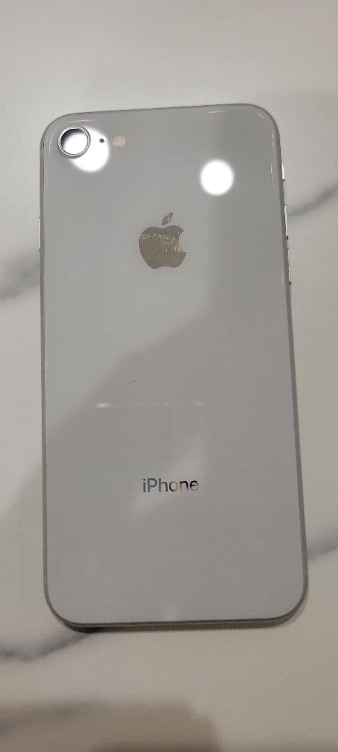 Apple iPhone 8 シルバー 本体 SIMフリー 美品