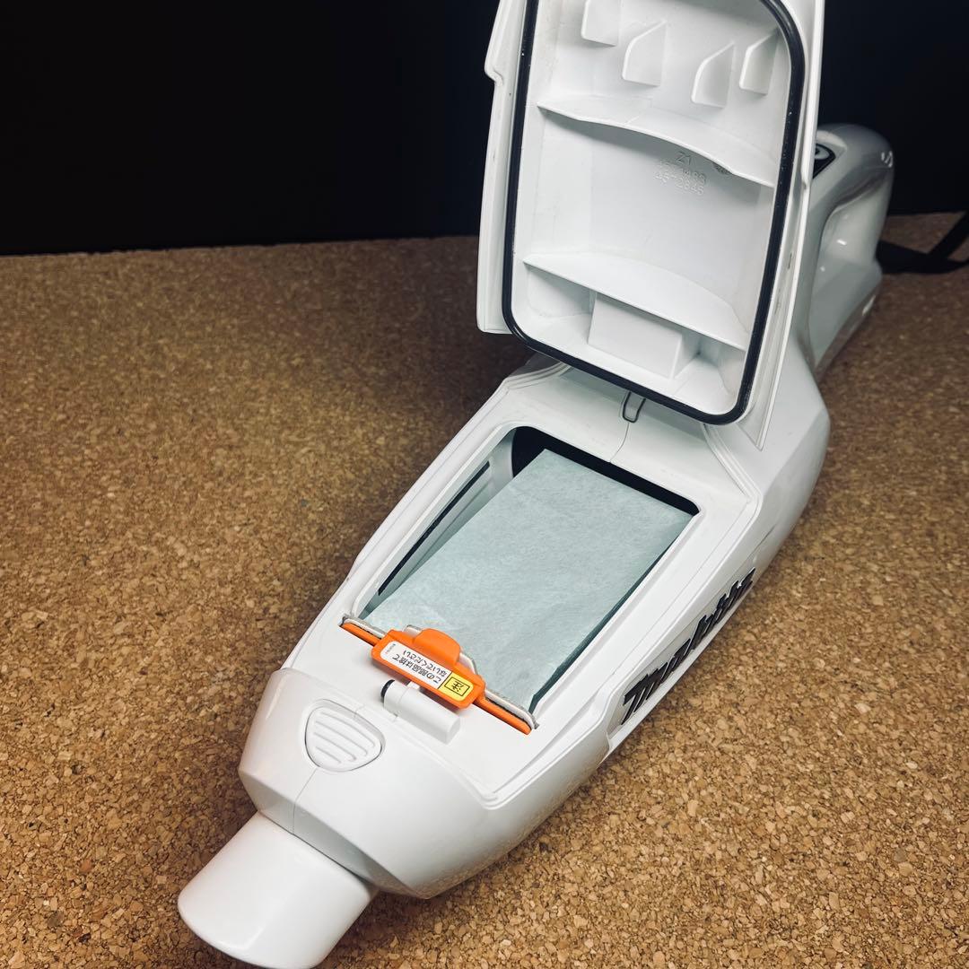 Makita充電式クリーナーCL107FDSHW充電器.バッテリー付属紙パック式