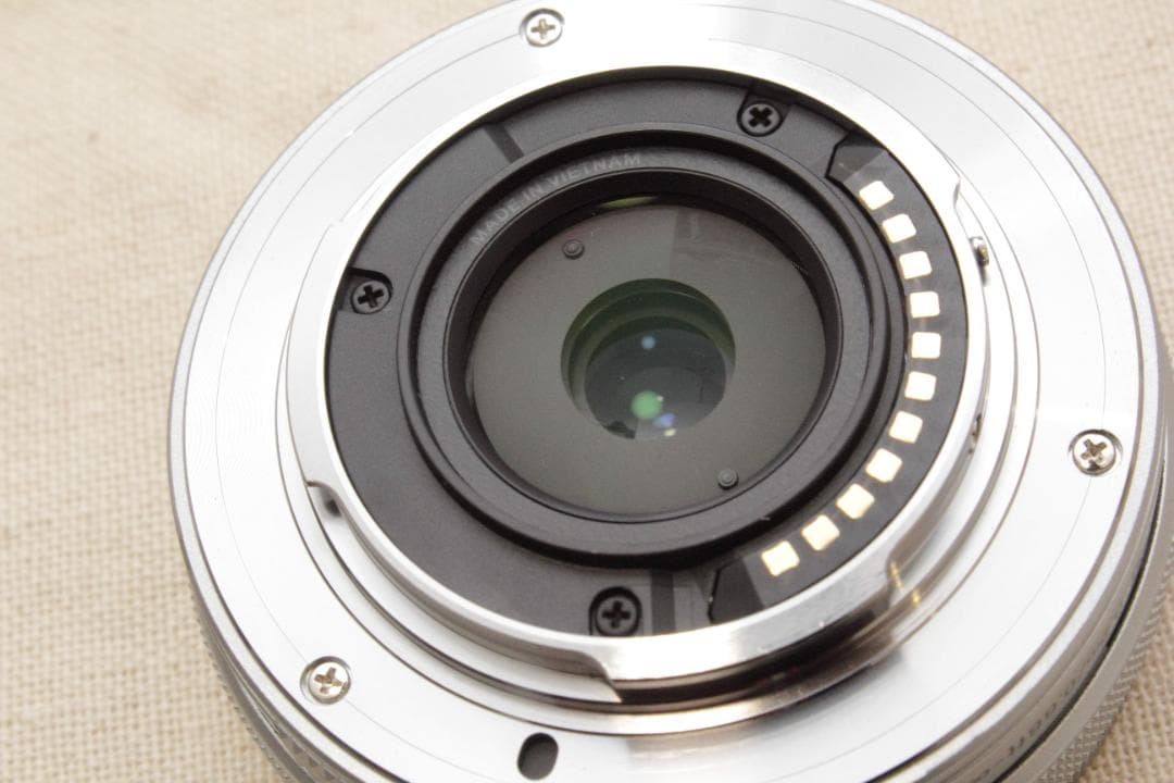 新品級！OLYMPUS OM-D E-M10 Mark III ダブルズ―ム