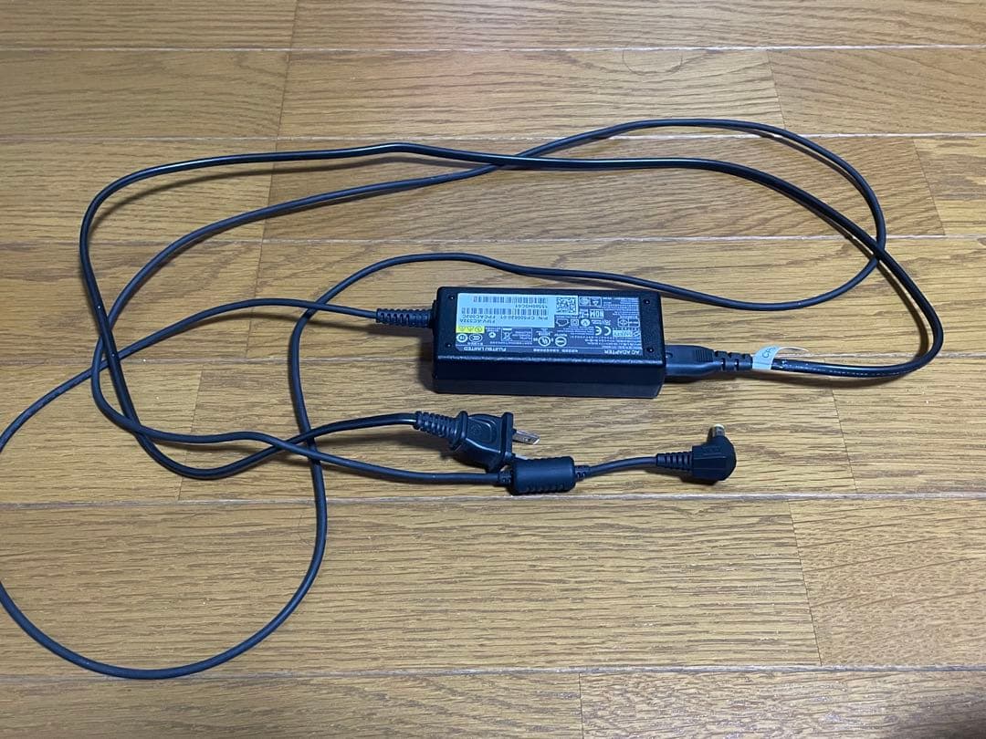 富士通 FMV LIFEBOOK AH53/U (FMVA53URKS)