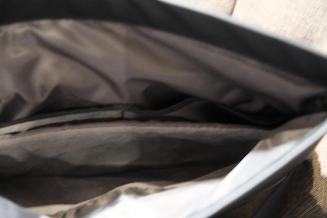 バッグ X URBANATURE Radiant Urban Sling R1