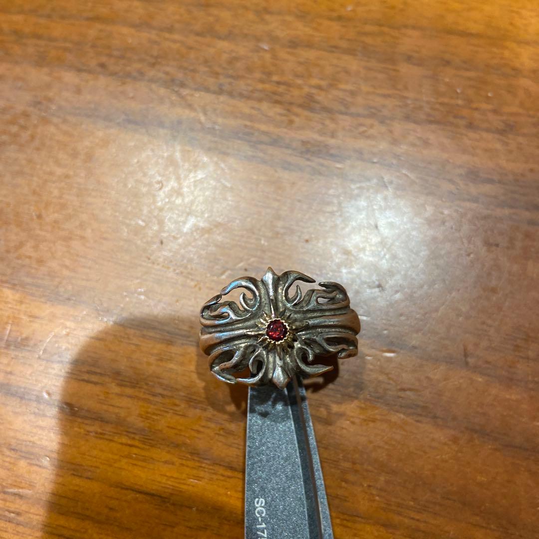 アリゾナフリーダム　シルバーリング ルビー付き 装飾的デザイン