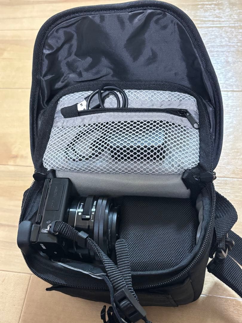 α6000ボディ•レンズ(単焦点レンズ、カメラケース付き)