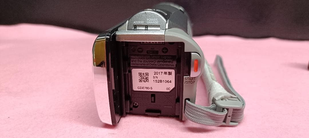 Y【中古品】JVCケンウッド　ビデオカメラ　Everio GZ-E780 銀色