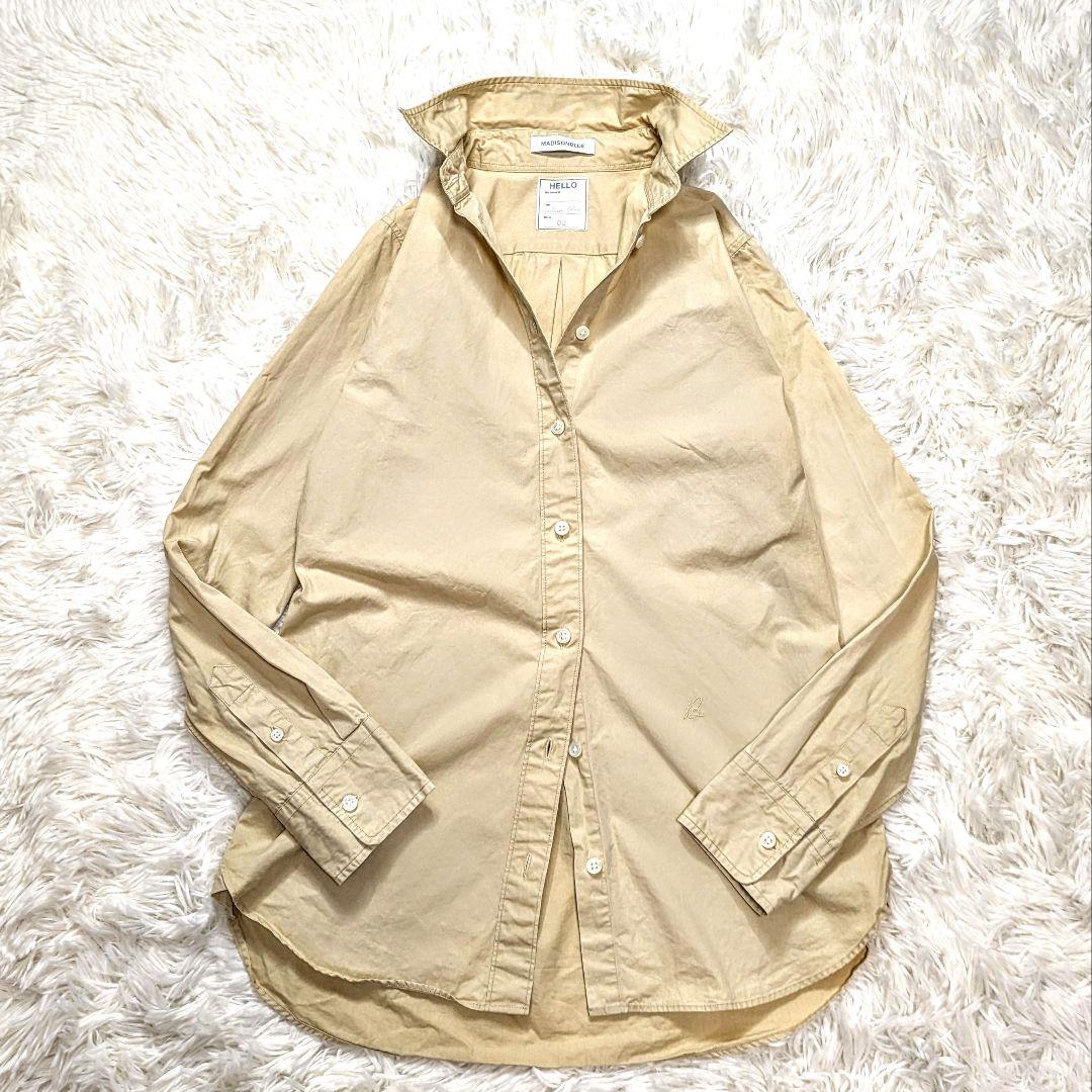 美品✨マディソンブルー マダムシャツ B刺繍 長袖 ベージュ 02