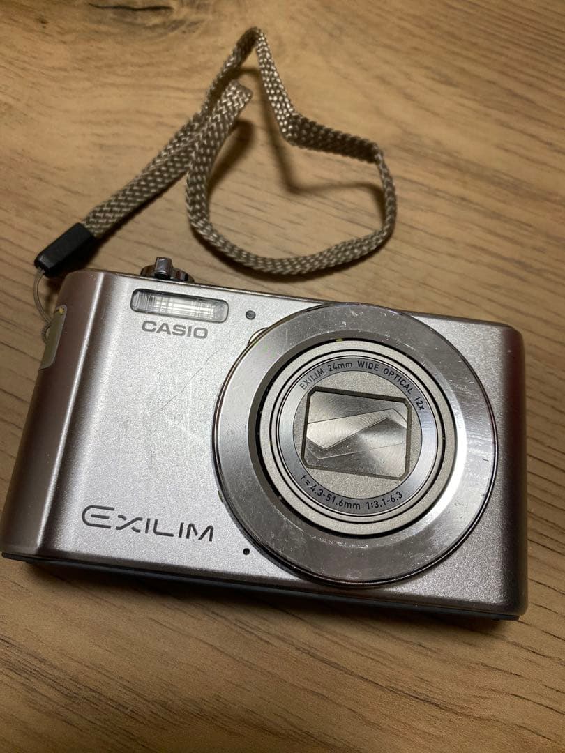 CASIO EXILIM シルバー デジタルカメラ