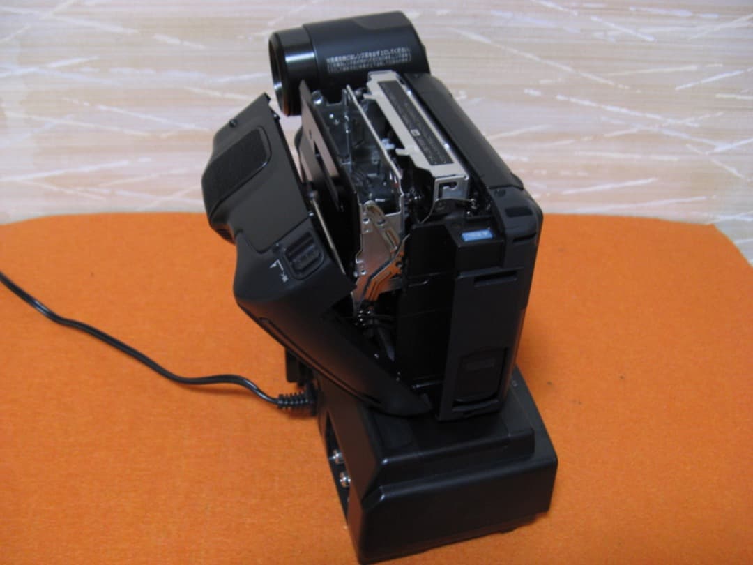 動作OK❗️☆のシャープの液晶8ミリビデオカメラ・VL-EL13