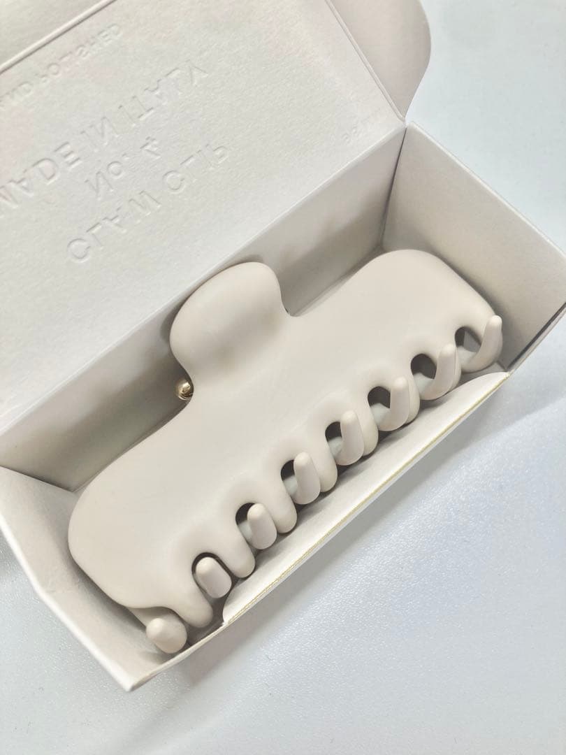 UNDO HAIRWARE No.4クロークリップ Sandstone