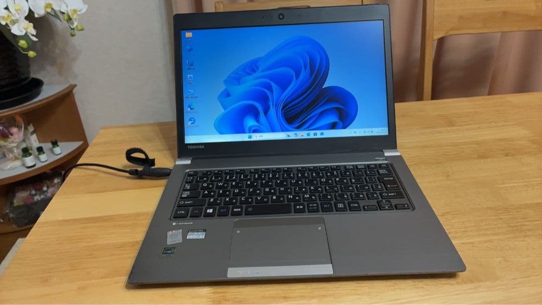 軽量薄型☆ dynabook R63　i3-4030U 8GB SSD128