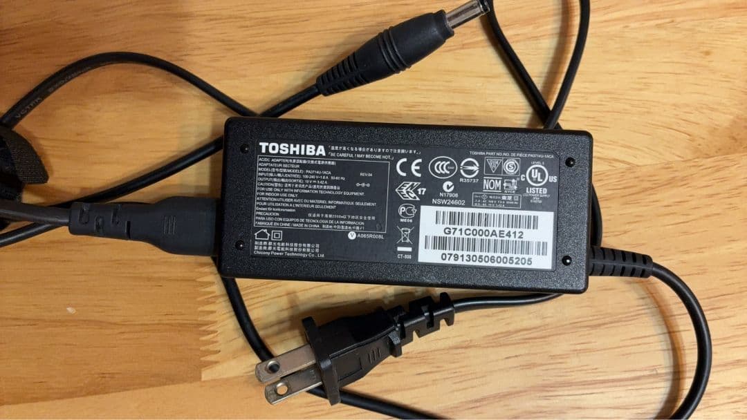 軽量薄型☆ dynabook R63　i3-4030U 8GB SSD128