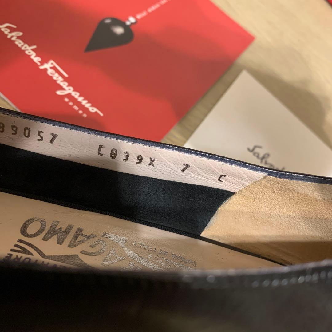 Ferragamo ブラック ヴァラ•リボンフラットパンプス