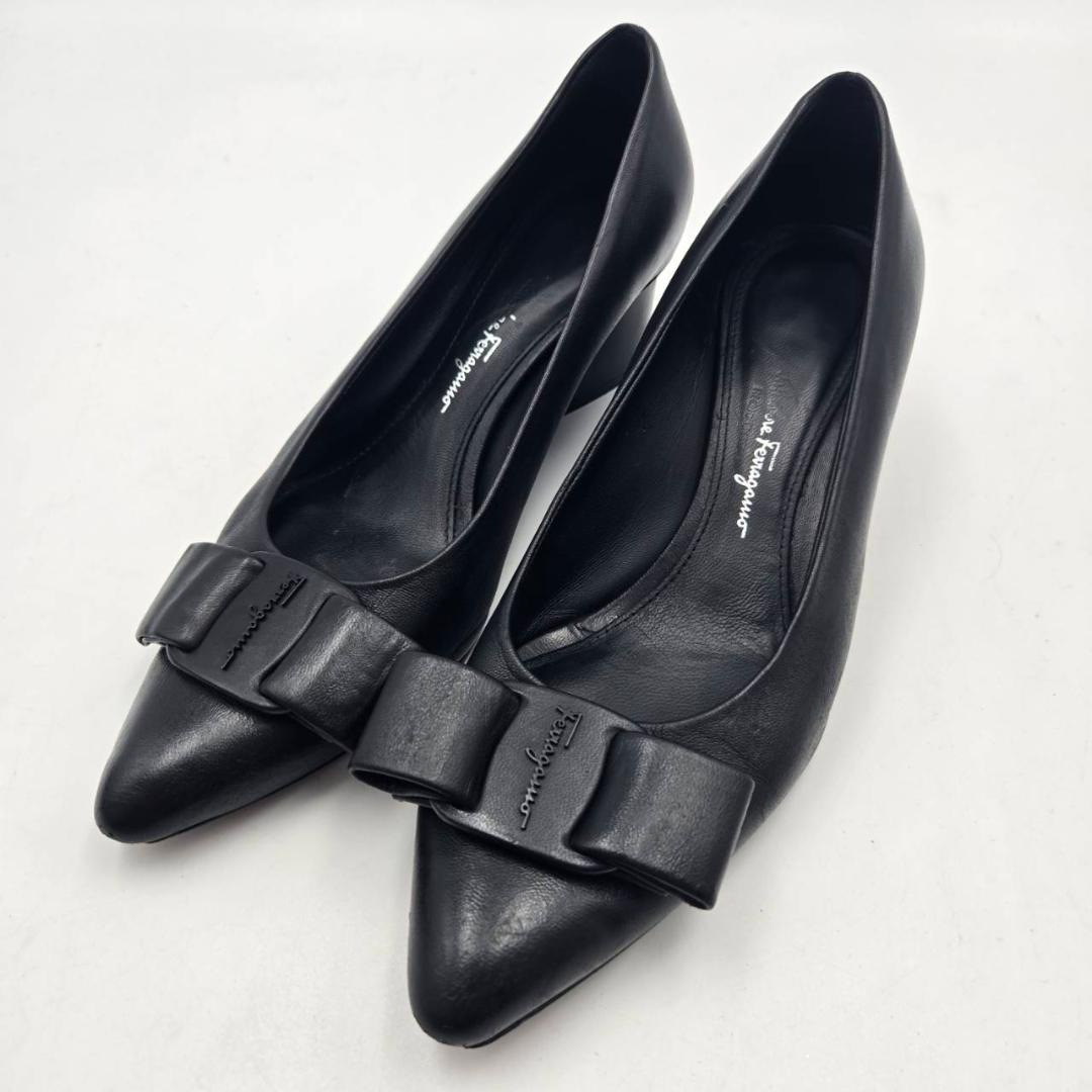 美品 Ferragamo フェラガモ パンプス 6 1/2C ヴァラリボン 黒