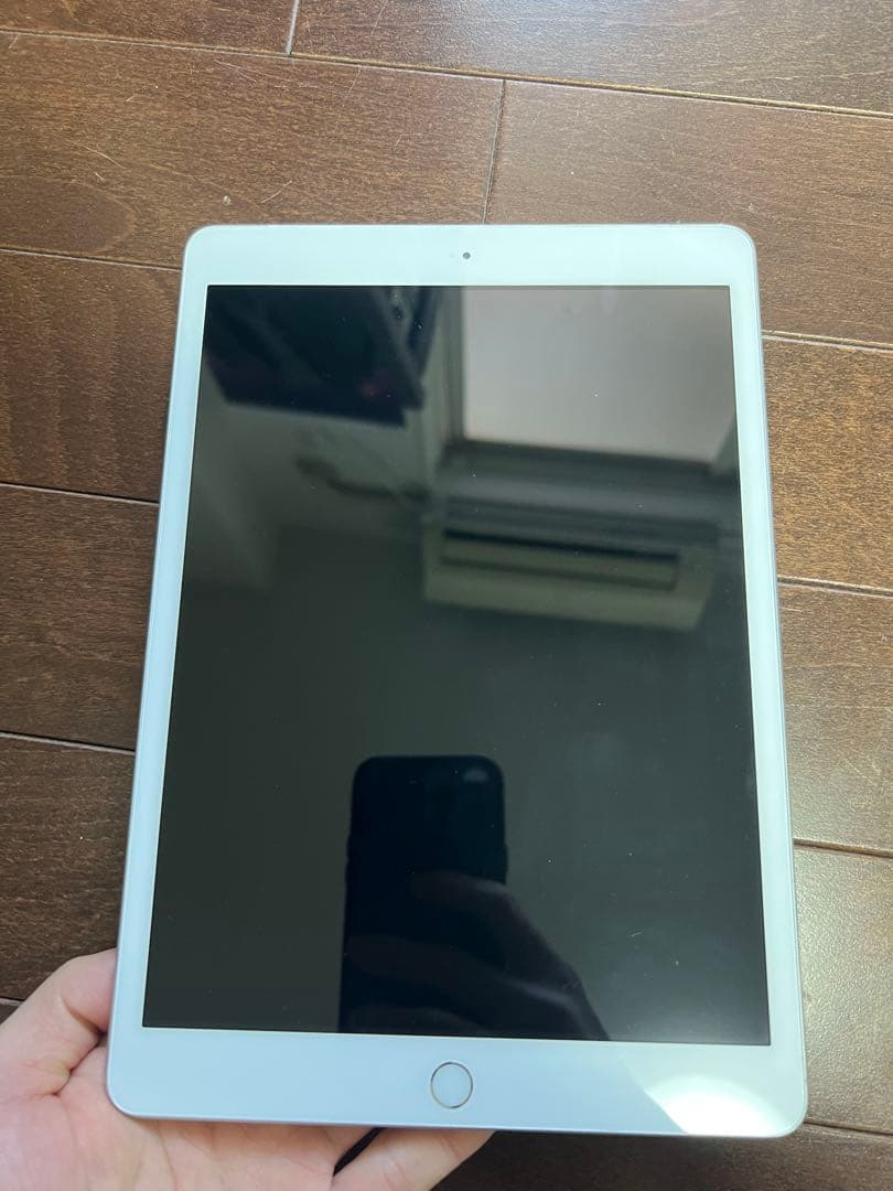 Apple SIMフリー iPad (第7世代) シルバー 32GB